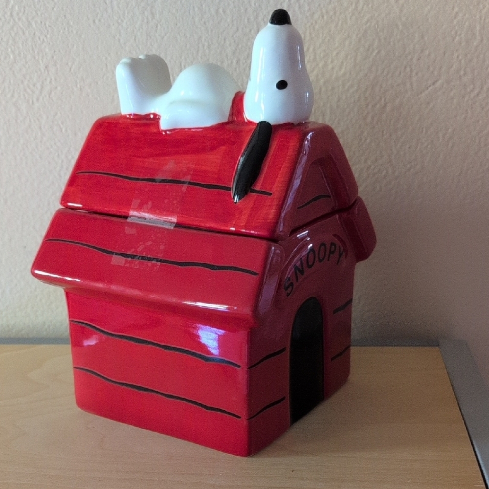 Peanuts Red Snoopy Doghouse Storage Container